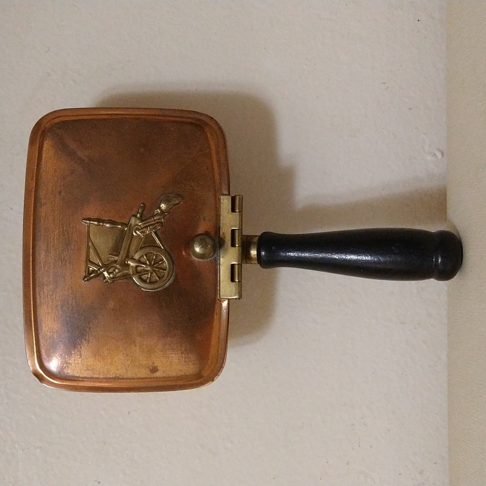 Vintage Coppercraft Guild Copper Silent Butler Crumb/Ashtray Brass Wood Handle